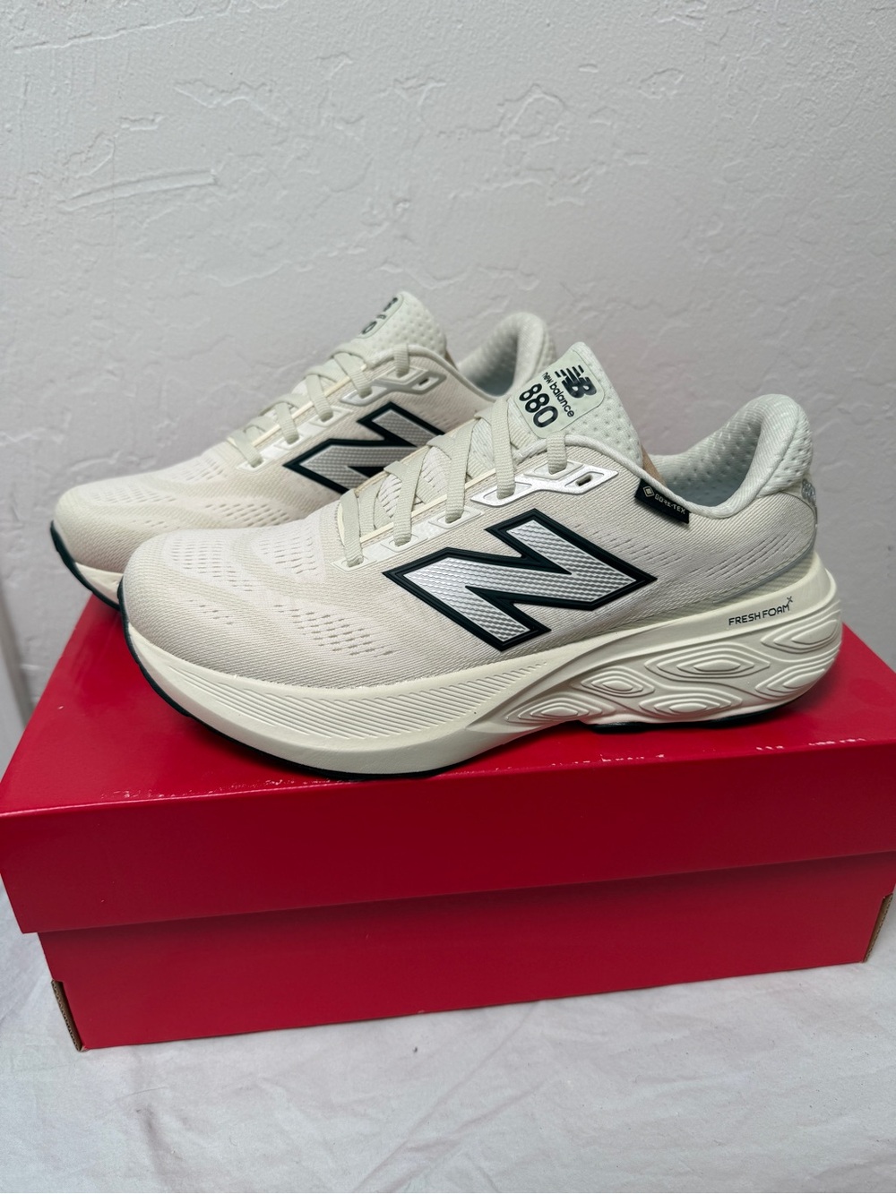New Balance Fresh Foam x 880 v15 GORE-TEX, women’s size 8D wide